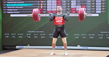 Peshëngritje, medalje dhe rekorde/ Sukses kuqezi në Kampionatin Ballkanik të shtangës në Durrës