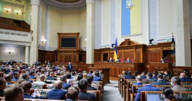 Ukrainë/ Nisin hetime për një skemë blerjeje votash nga deputetët