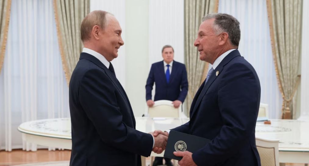 Putin dhe i dërguari i Trumpit diskutojnë në Moskë për luftën në Ukrainë