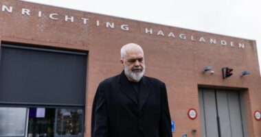 “Godina ku luhet teatri i turpit”/ Rama takon Thaçin në Hagë: E kam gjetur komandantin në formë, të qetë e të buzëqeshur