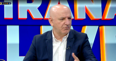 Kujtohet lëvizja studentore/ Bejko: U rrëzua busti Enver Hoxhës, por jo miti i Berishës. PD e marrë peng!