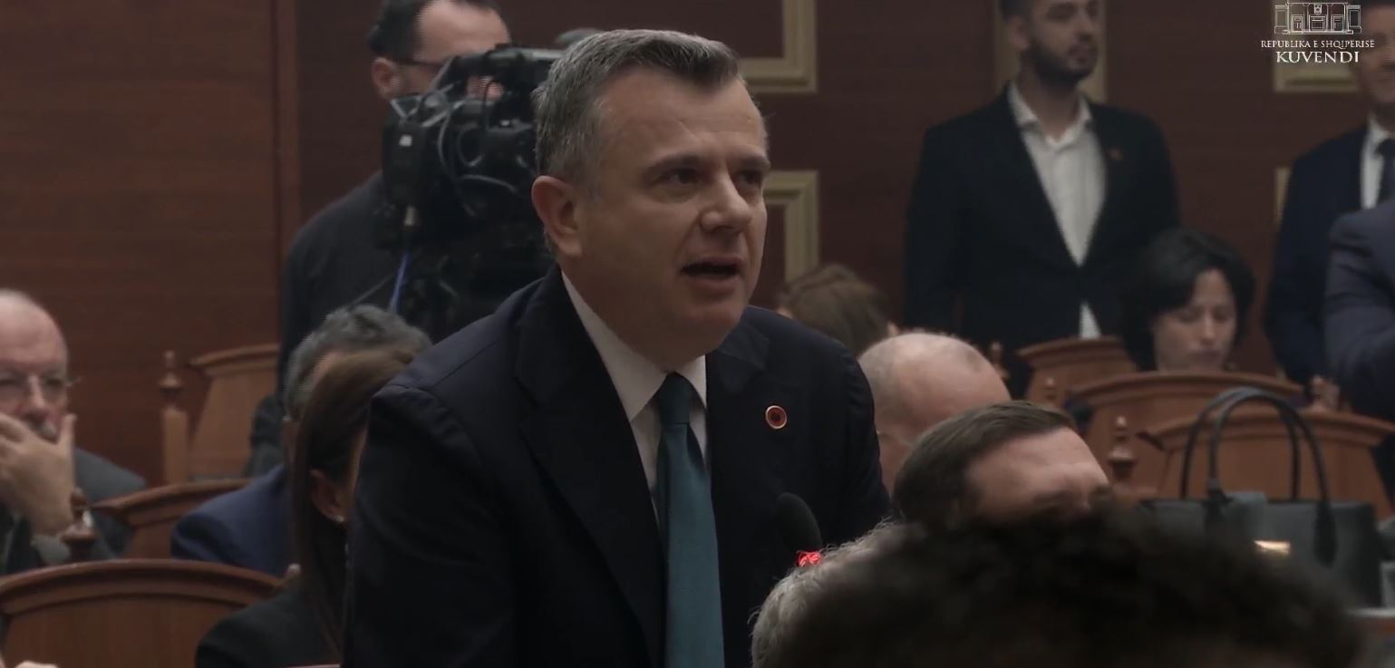 Sherret në seancë  Balla  Shpresojnë të motivojnë mbështetësit për protestë  Kalojmë në votim 