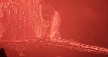 Shpërthim dramatik i vullkanit Kīlauea Hawaii, lava ngrihet qindra metra në ajër
