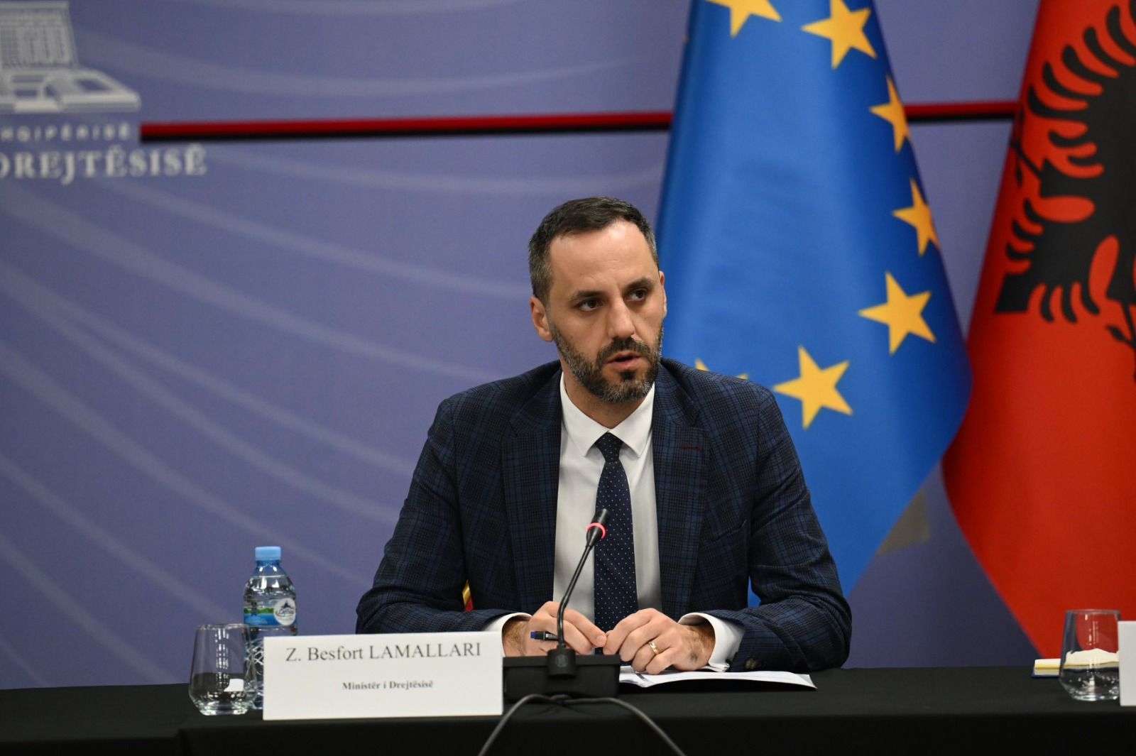 Balluku në Kushtetuese  Lamallari ndan fjalët e magjistratit italian  Mbrojtja e parimeve kushtetuese  detyrë e përditshme e çdo demokracie