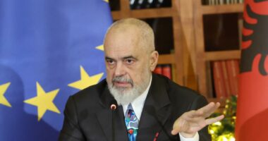 “’Tenxheret’ vijojnë të ziejnë, por..”, Rama: Pronat shtetërore, ngritëm kompani shtetërore për qasjen me të huajt