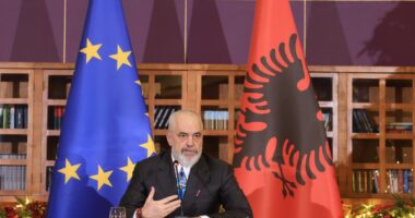 “PD e ka pasur gjithmonë vendin në tryezë”, Rama: Nëse duan qeveri ndryshe, të fitojnë zgjedhjet! Punët e PS do vijojnë…