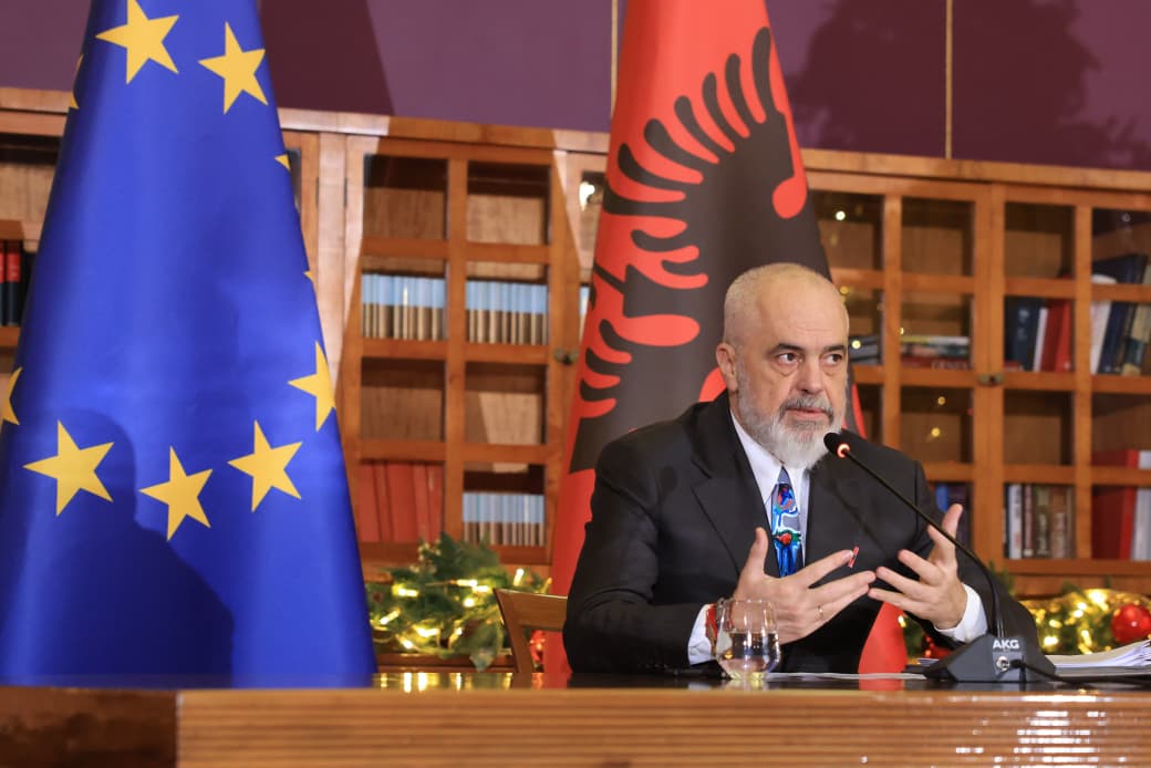 Balluku/ Rama: 16 mijë faqe s’janë prova, por arkiv i Ministrisë! USB-në s’e ka tërhequr askush