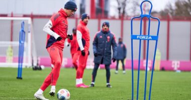 Musiala kthehet pas 164 ditëve/ Ylli i Gjermanisë rinis stërvitjen me shokët në ekipin bavarez