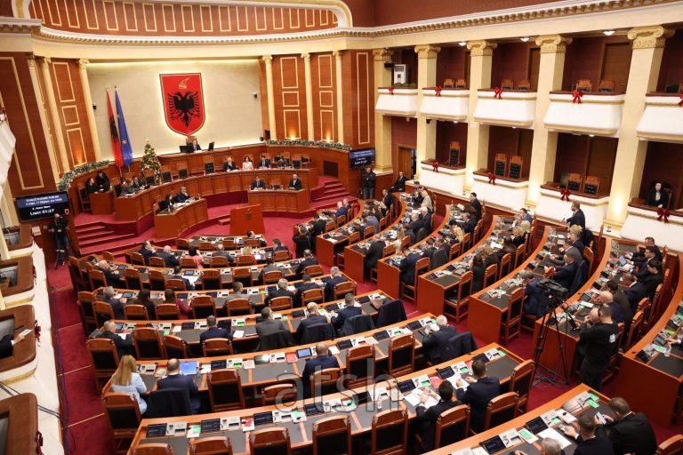 Balla opozitës për Avokatin e Popullit  Procedura është e qartë  Mos flisni për lepuj se do flasim edhe për zagarë pastaj 