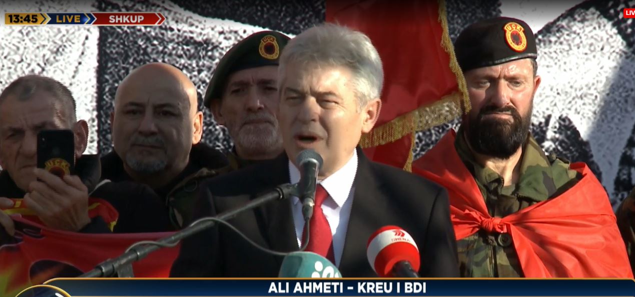 “Mirënjohje Clark e Rubin që dëshmuan pro Thaçit”/ Ali Ahmeti në protestën pro ish-krerëve të UÇK-së: Luftuan për lirinë e popullit!