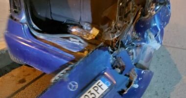 Aksident tragjik në Fushë-Krujë/ Makina përplas një 19-vjeçar, po ndihmonte një vajzë të shtynte makinën