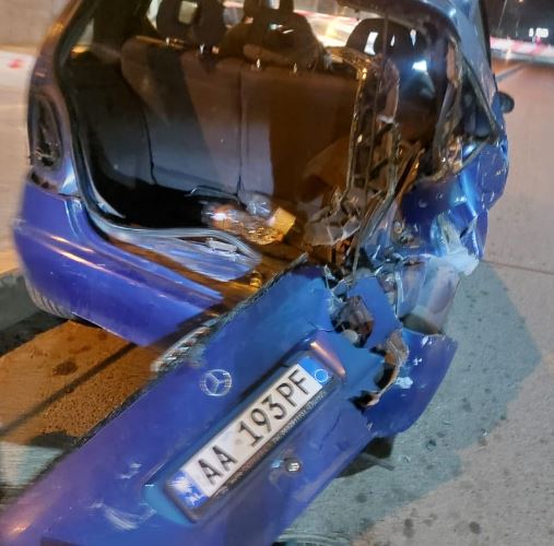 Aksident tragjik në Fushë Krujë  Makina përplas një 19 vjeçar  po ndihmonte një vajzë të shtynte makinën