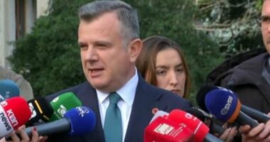 Flakadanë e tensione nga PD në Kuvend/ Balla: Sa herë Kosova feston, Saliu bën një dëm në Shqipëri