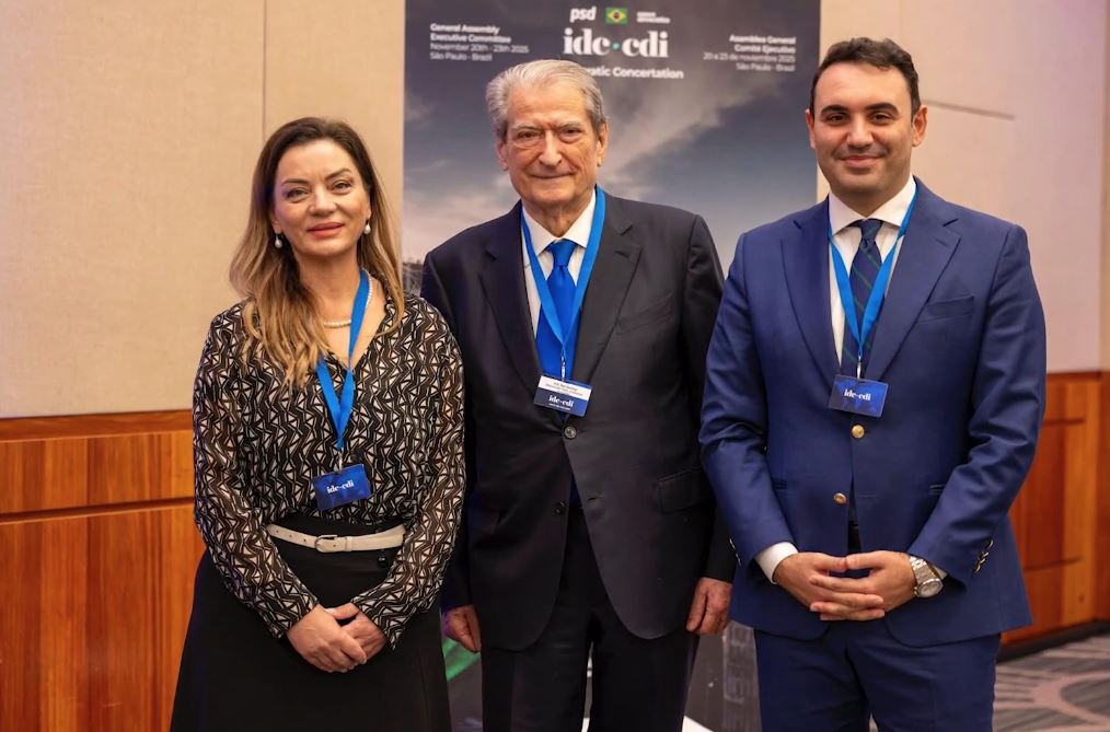 Protesta  Këlliçi  zgjedh  Mamdanin  Mungon sërish në foltore  PD në kaos  Lëviz dhe Salianji