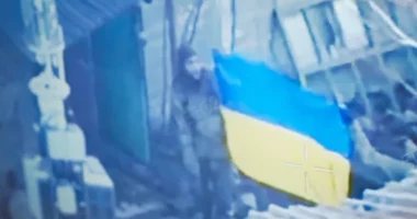 Ukrainasit ngrenë flamurin në Pokrovsk: Qyteti nuk ka rënë, lufta vazhdon