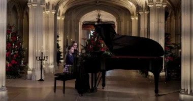 Krishtlindja/ Princesha e Uellsit, Catherine dhe vajza e saj Charlotte performojnë në piano