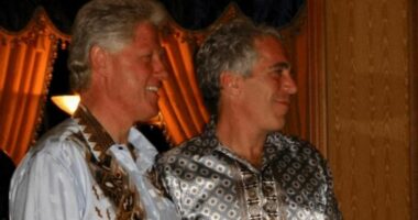 Clinton sfidon Trump/ Ish-presidenti: Publiko dosjen e plotë “Epstein”, nxirr çdo foto që kam me të