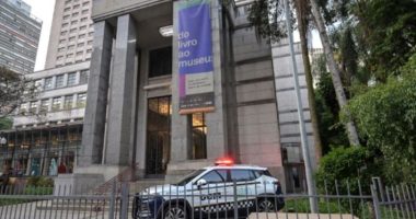 Brazil/ Persona të armatosur grabisin bibliotekën e Sao Paolos