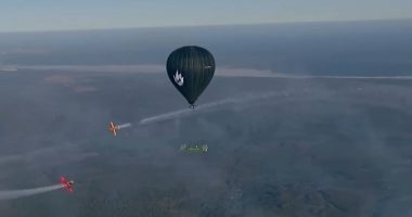 Futboll në 1800 metra mbi tokë/ Aventurieri rus Sergei Boicov vendos një tjetër rekord botëror