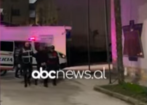 Theu masën e arrestit shtëpiak/ Vlorë, i riu i armatosur në makinë, kapet nga policia