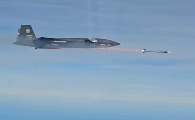 Bayraktar  Kizilema  bën histori  godet objektivin e parë me raketë ajër më ajër