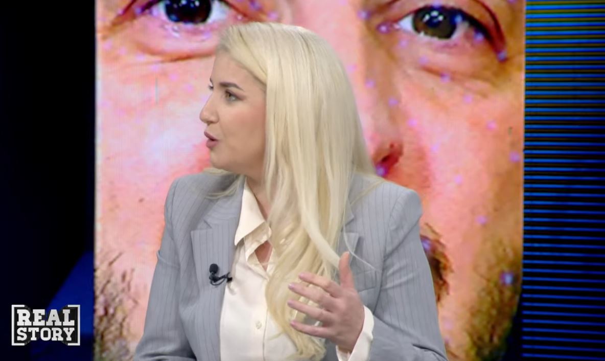  Fundi i Zelensky është më afër   Juxhina Sotiri  Mbështetja për presidentin e Ukrainës  në rënie të lirë