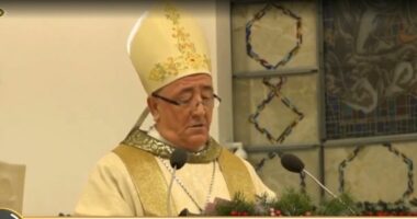 Krishtlindja kremtohet edhe në Kosovë/ Ipeshkvi Dodë Gjergji, mesazh për përgjegjësi qytetare