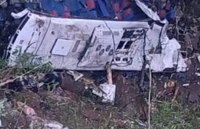 Kolumbi  Autobusi me nxënës bie në greminë  17 viktima dhe dhjetëra të plagosur