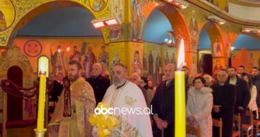 Krishtlindje festive në Korçë/ Qyteti i mbipopulluar nga besimtarë, emigrantë dhe vizitorë