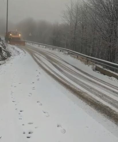 Bora përfshin Korçën  nuk raportohen akse rrugore të bllokuara