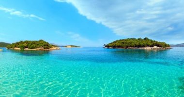 Mediat e huaja: Shqipëria me ujëra të kristalta, vende historike mbresëlënëse dhe çmime të përballueshme