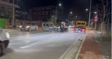 Automjeti përplas motoçikletën/ Lushnje, lëndohet rëndë drejtuesi
