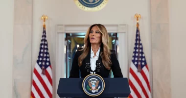 Melania Trump njofton se shtatë fëmijë të tjerë nga Ukraina u kthyen në familjet e tyre