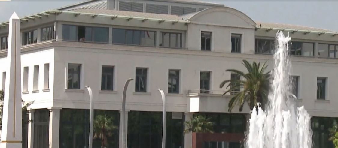 Franca frenon Malin e Zi/ Integrimi, kundërshton mbylljen e dy kapitujve, të bujqesisë dhe peshkimit