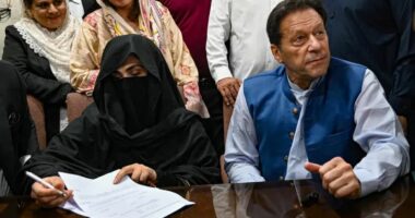 Ish-kryeministri pakistanez dhe gruaja e tij dënohen me 17 vjet burg