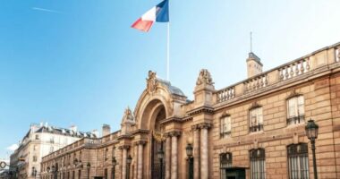 Një zyrtar i lartë i Pallatit Elize do të dalë në gjyq për vjedhje të sendeve luksoze