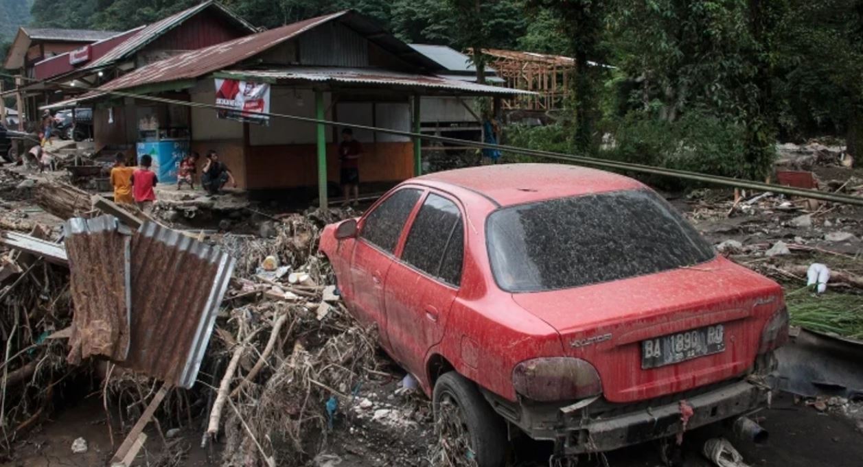 Përmbytjet në Indonezi dhe Sri Lanka  Mbi 2 mijë të vdekur dhe të zhdukur  gati 4 milionë të prekur