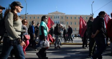 Greqi/ Protesta kundër pagave të ulëta, përpara votimit të buxhetit 2026