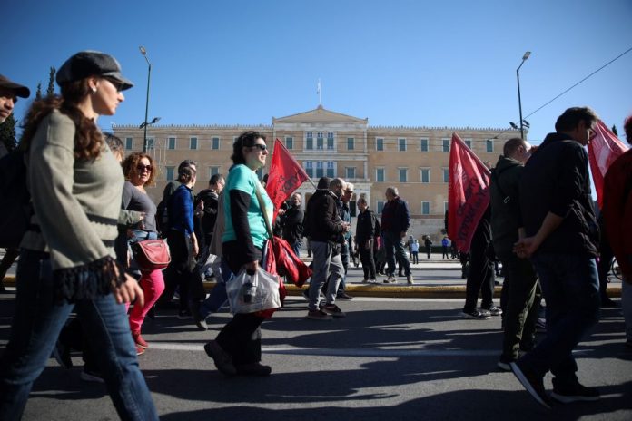 Greqi  Protesta kundër pagave të ulëta  përpara votimit të buxhetit 2026