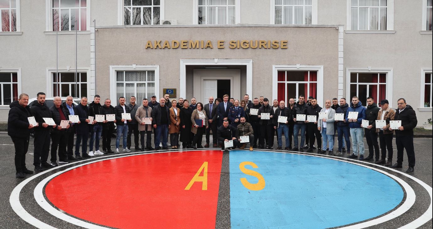 Hetimi i Krimeve  Ambasada Amerikane  400 oficerë të policisë kanë marrë trajnimin  forcim i mbrojtjes ndaj dhunës  narkotikëve 