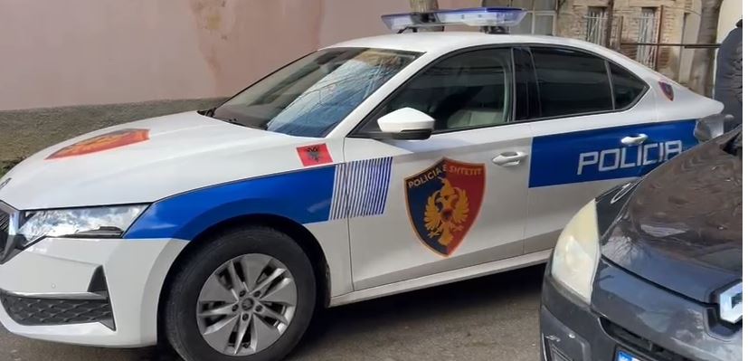 E moshuara u gjet pajetë në banesë/ Flasin fqinjët: U shqetësuam se nuk e kishim parë. Jetonte vetëm, djalin e kishte në burg