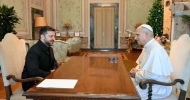 Papa Leoni XIV pret Zelenskyn: Përpjekjet diplomatike për paqe duhet të vazhdojnë