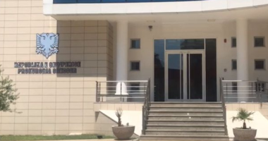 Lejuan ndërtime pa leje/ Prokuroria e Shkodrës dërgon në gjyq policin, kryeinspektorin dhe dy inspektorët e IMT-së në Vaun e Dejës