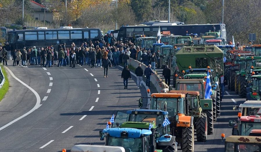 Vijon portesta e fermerëve në Greqi/ Bllokohet aksi Kakavijë-Janinë