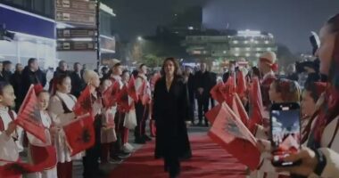 Spiropali nderime te monumenti i heroit kombëtar Gjergj Kastriot Skënderbeu në Shkupin e vjetër: Simbol i qëndresës, dinjitetit dhe shpirtit europian