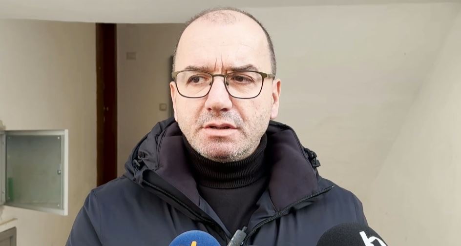 Furnizimi me ujë 24 orë  Vlorë  faza e parë e projektit nis me pallatet e vjetra