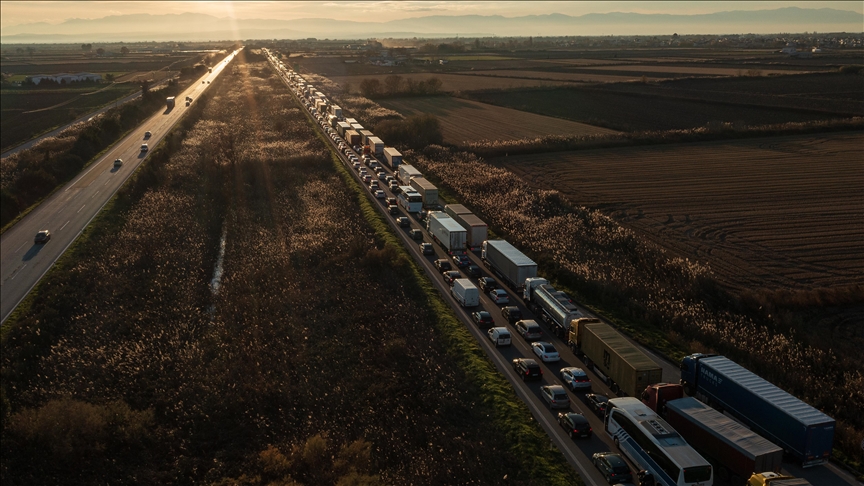 Fermerët grekë bllokojnë pikën kufitare Greqi-Turqi