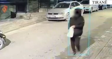 VIDEO/ I dogji automjetin luksoz një shtetasi, arrestohet 39-vjeçari. Momenti kur largohet pasi i vë flakën