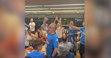 Tifozëria shqiptare e futbollit napolitan/ Fun Club Napoli Albania “ndriçon” si një dritë blu