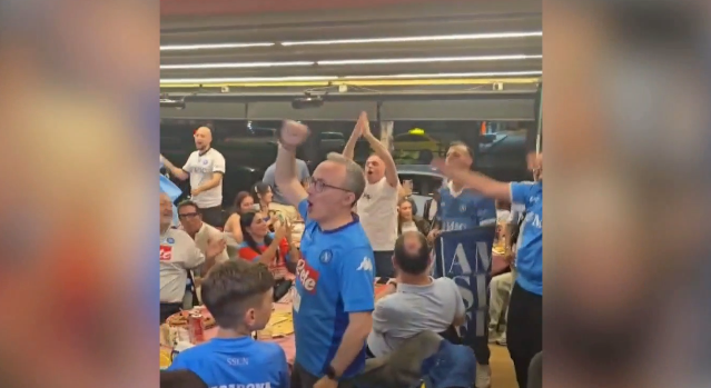 Tifozëria shqiptare e futbollit napolitan  Fun Club Napoli Albania  ndriçon  si një dritë blu